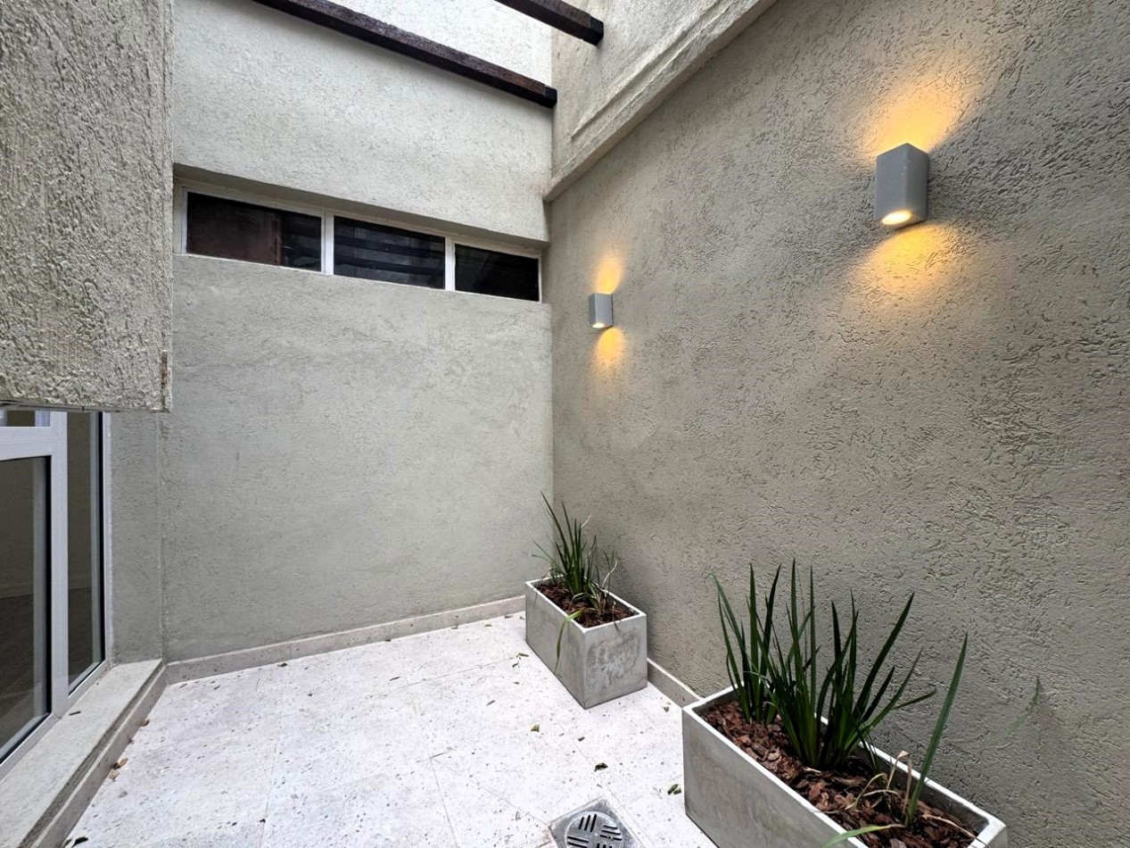 Ph 3 ambientes con patio, reciclado a nuevo. Excelente ubicacion