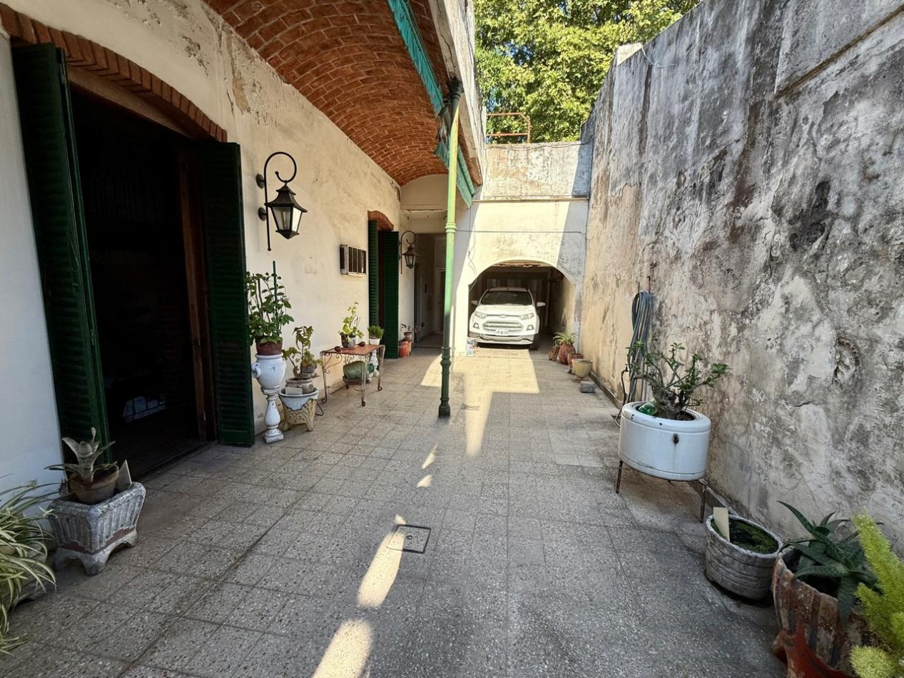 Casa 3 ambientes con dependencia , cochera, patio y terraza en lote propio de 8.66 x 24