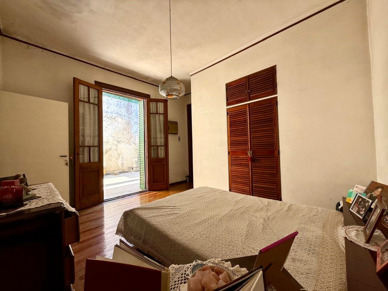 Casa 3 ambientes con dependencia , cochera, patio y terraza en lote propio de 8.66 x 24