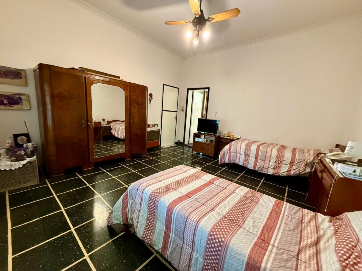 Casa 3 ambientes con dependencia , cochera, patio y terraza en lote propio de 8.66 x 24