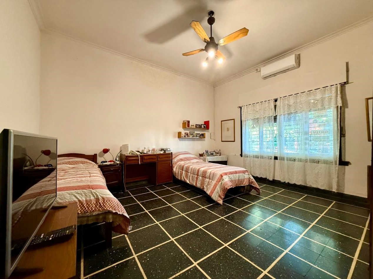 Casa 3 ambientes con dependencia , cochera, patio y terraza en lote propio de 8.66 x 24