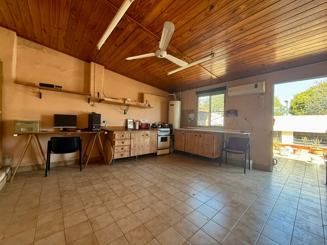 Casa 4 ambientes en lote propio con garaje quincho y terraza