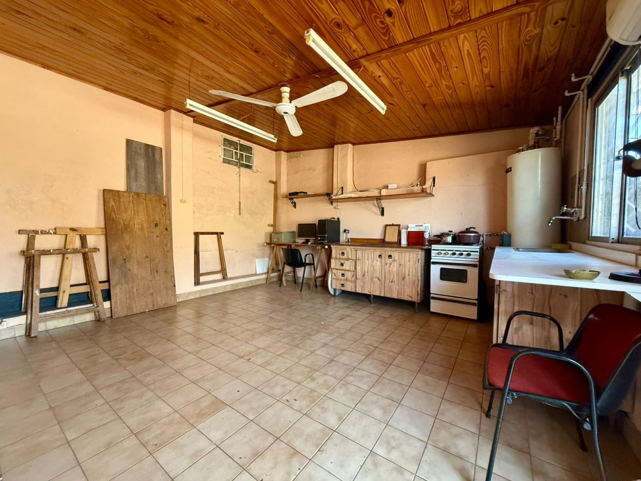Casa 4 ambientes en lote propio con garaje quincho y terraza