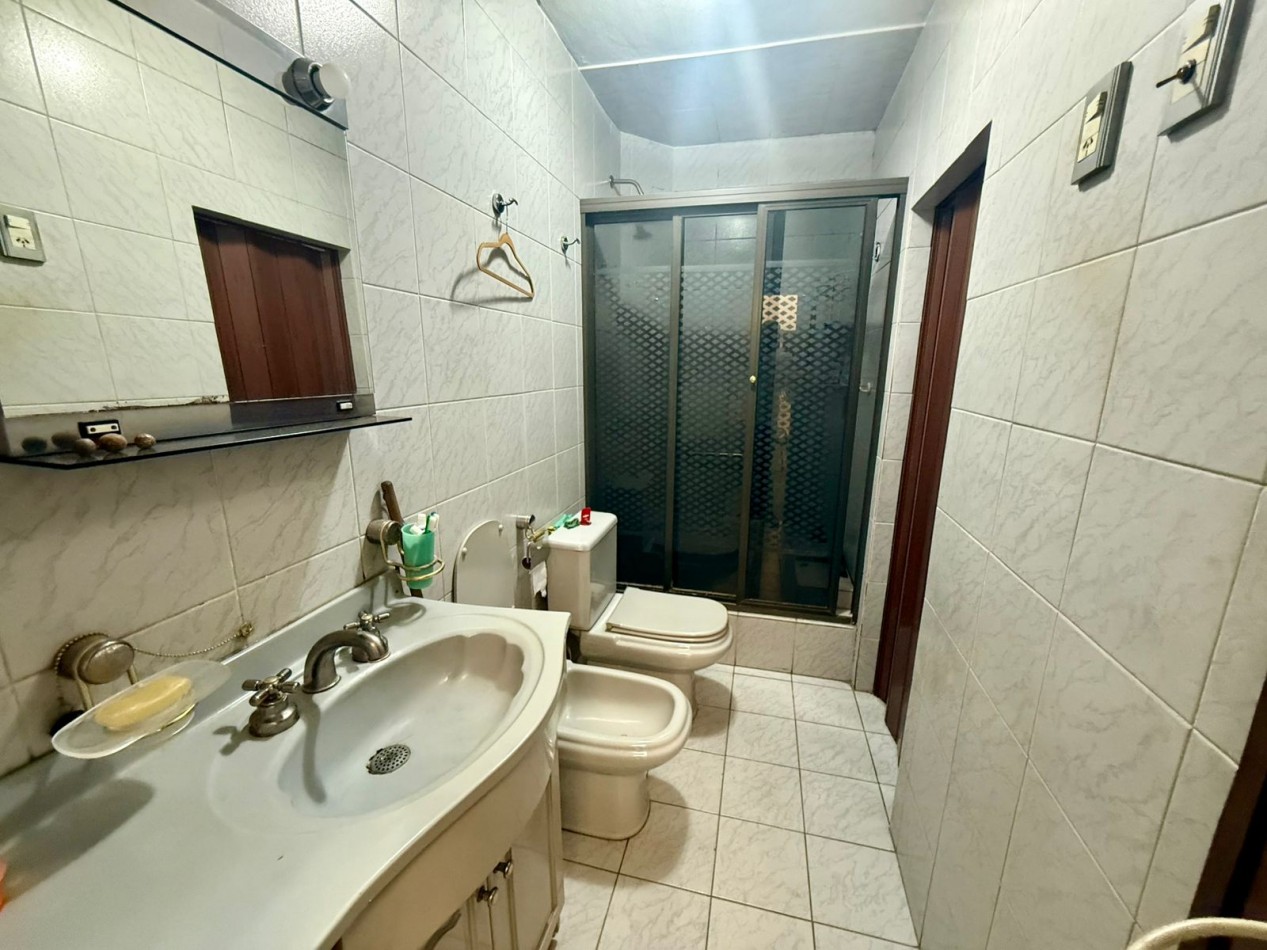 Casa 4 ambientes en lote propio con garaje quincho y terraza