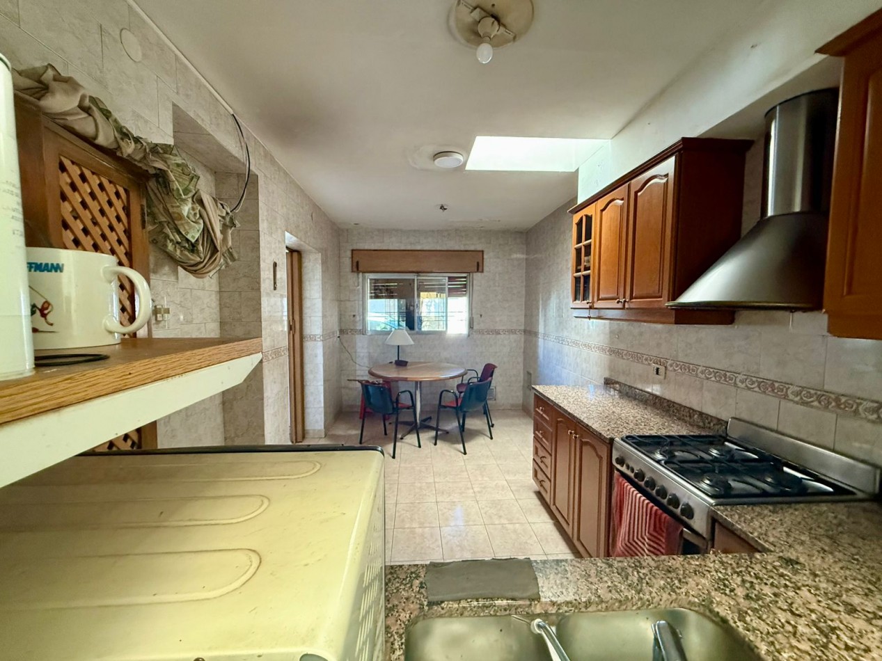 Casa 4 ambientes en lote propio con garaje quincho y terraza