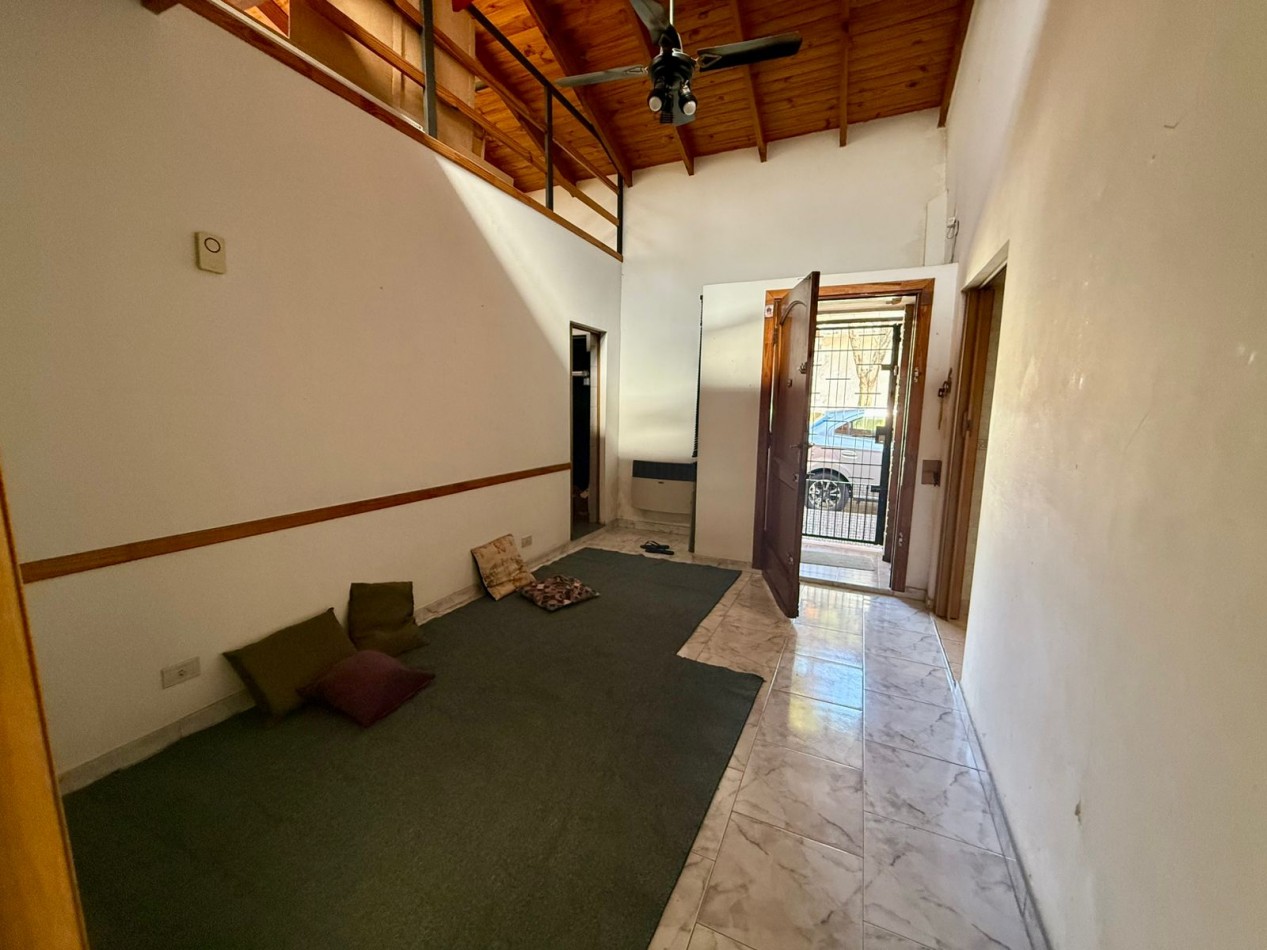 Casa 4 ambientes en lote propio con garaje quincho y terraza