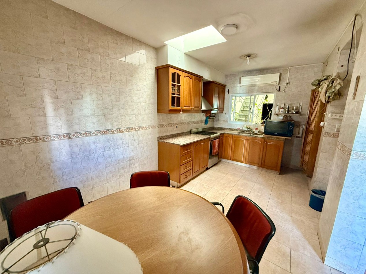 Casa 4 ambientes en lote propio con garaje quincho y terraza