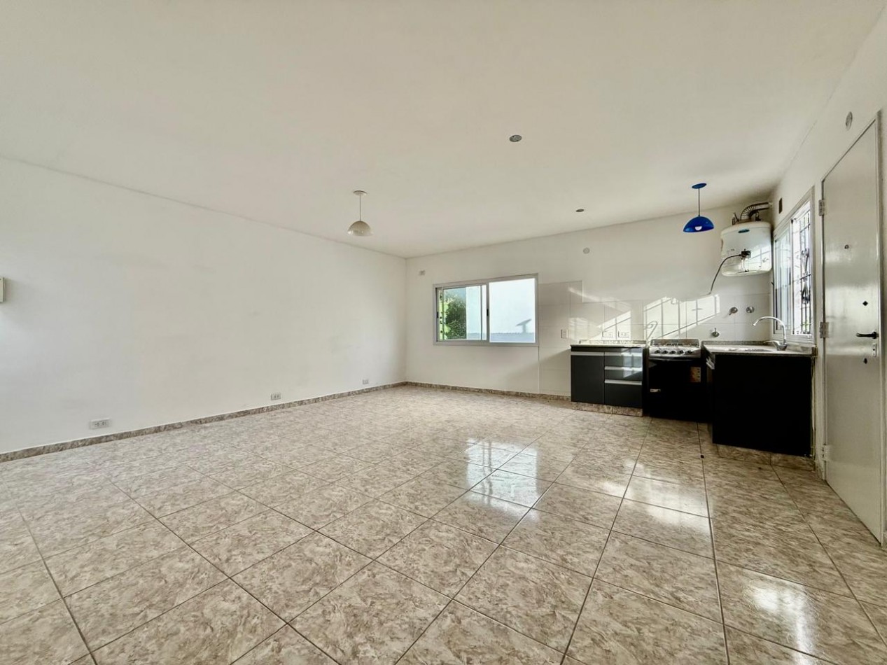 Excelente 3 ambientes en primer piso, sin expensas, no aceptan mascota