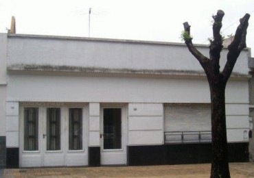 Casa 3 ambientes con dependencia , cochera, patio y terraza en lote propio de 8.66 x 24