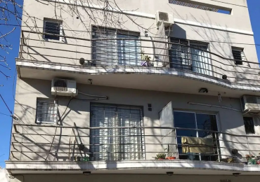 Excelente departamento dos ambientes con balcon y terraza propia. Bajas expensas!