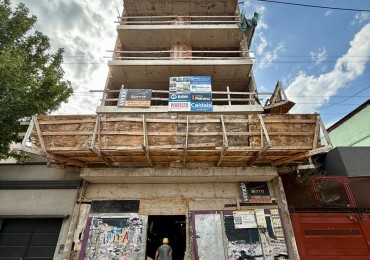 MONOAMBIENTE AL FRENTE. VTA. EN POZO. ADELANTO Y CUOTAS FIJAS EN PESOS