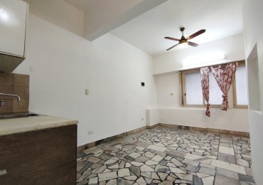 PH monoambiente dividido, en PB al frente con entrada directa de la calle. Ideal consultorio